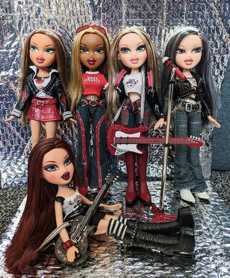 Bratz Doll Outfits, Brat Doll, Bratz Girls, Halloween Party Outfits, Bratz Inspired Outfits, Doll Aesthetic, Perfect Fall Outfit, Sasha Doll, A Haircut