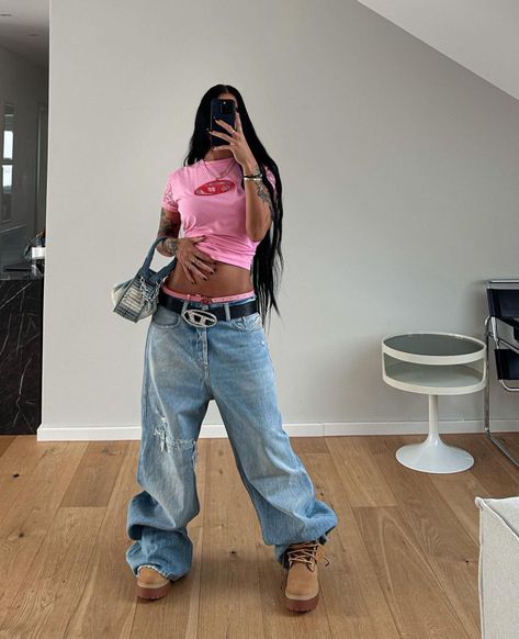 manifestingher Ash Style Outfit, Ash Style, Genderfluid Fashion, Streetwear Mode, 2000s Fashion Outfits, Looks Street Style, Streetwear Fashion Women, Swaggy Outfits, Mode Inspo