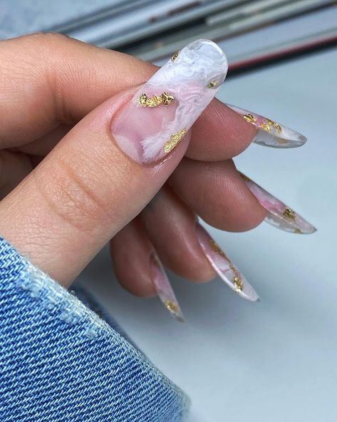 Current Nail Trends: 10 Most Popular Nail Styles in 2022 Metalic Design Nails, Short Slim Square Nails, Slim Square Nails, Slim Nails Design, Leaf Nail Art Tutorial, Silver Nail Art Designs, Black And Silver Nail Art, Current Nail Trends, Russian Nails