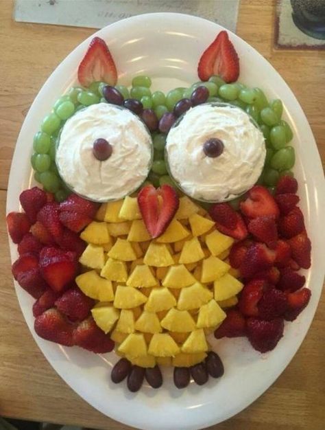 Fruit Owl Snack Tray....adorable! Would be ideal for an owl or woodland themed birthday party or baby shower Owl Snacks, Party Trays, Veggie Tray, Shower Food, Snacks Für Party, Snack Tray, Fruit Platter, Fruit Tray, Baby Shower Food