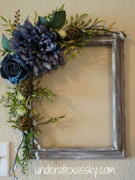 Picture Frame Wreath I like these colors for Halloween. Maybe set a skeleton wearing a festive hat inside the frame. Picture Frame Wreath, معرض فني, Picture Frame Crafts, Old Picture Frames, Picture Frame Decor, A Skeleton, Picture Frame Art, Funky Junk, Deco Floral