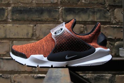 Nike Gives the Sock Dart SE a Knit Upgrade in Time for Summer Hiroshi Fujiwara, Nike Sock Dart, Sneakerhead Fashion, Hot Sneakers, Sneakers Men Fashion, Chevrolet Silverado, Nike Adidas, Shoes For Men, Sneakers Shoes