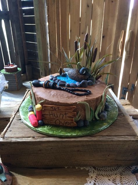 Bass Fish Cake, Grooms Cake Hunting, Fishing Theme Cake, Grooms Cake Tables, Hunting Birthday Cakes, Fishing Theme Birthday, Fish Cake Birthday, Fishing Themed Birthday Party, Hunting Birthday