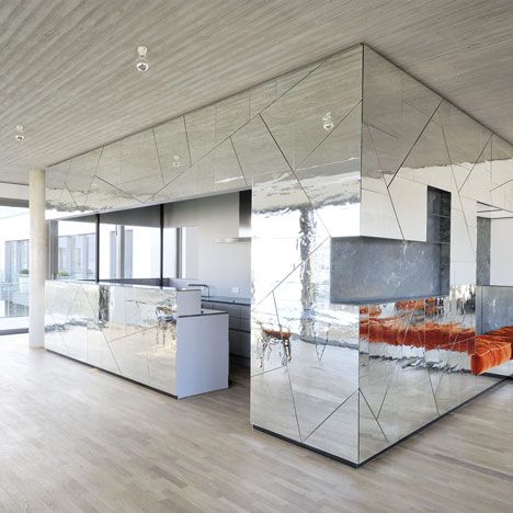 mirrored walls... interesting Futuristic Penthouse, Modern Mirror Design, Mirror Wall Tiles, Mirrored Walls, Penthouse Interior Design, Moderne Pools, Penthouse Interior, Penthouse Design, Social Design