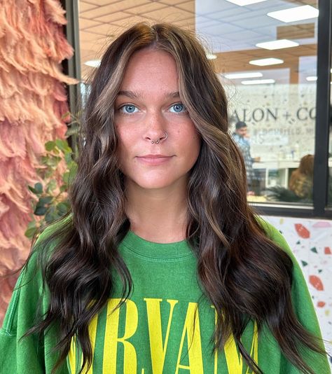 Dark Brown Hair Front Highlights, Ashy Money Piece Hair, Hair 2023 Brunette, Carmel Money Piece Hair, Money Piece Balayage Brunette, Red Brunette Balayage, Caramel Money Piece Hair, Balayage Hair With Money Piece, Money Piece Brunette