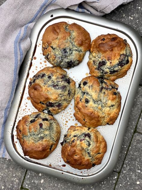 Bakery Style Blueberry Muffins Jumbo, Giant Blueberry Muffins, Jumbo Muffin Recipes Breakfast, Bakery Muffins Jumbo, Blueberry Muffins Bakery Style, Large Blueberry Muffins, Big Muffins Recipe, Large Muffin Recipes, Big Blueberry Muffins