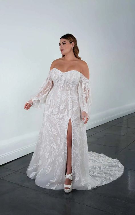 Plus Size Wedding Dresses Curvy Bride, Wedding Dress Fall, Plus Size Wedding Dresses With Sleeves, Curvy Wedding Dress, Curvy Wedding, Plus Wedding Dresses, Plus Size Wedding Dresses, Western Wedding Dresses, Plus Size Wedding Gowns