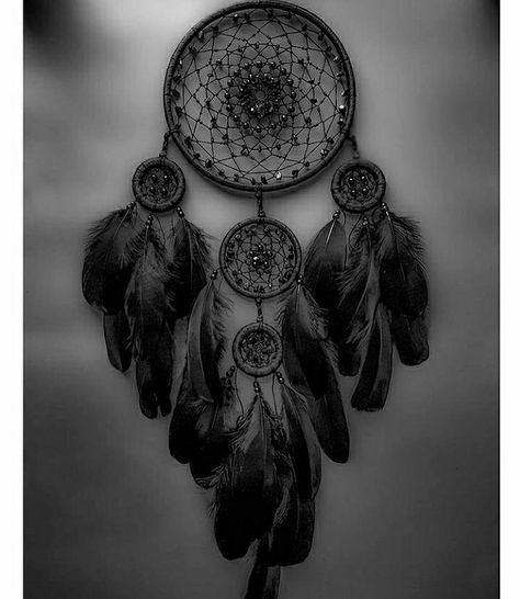 Dream Catcher Black And White, Halloween Dream Catcher, Dreamcatcher Decor, Native American Home, Dream Catcher Mobile, Dreamcatcher Wallpaper, Black Dream Catcher, Dream Catcher White, Dream Catcher Art