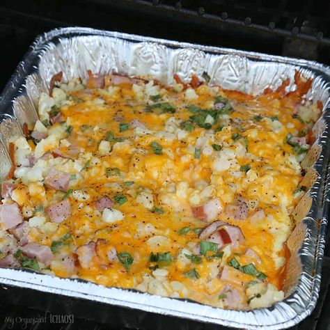 BBQ Breakfast Scrambler recipe, easy and delicious one-pan meal made on the barbecue or on the campfire. Camping recipe, BBQ - just cook outdoors! Camping Breakfast Ideas, Campfire Breakfast, Best Camping Meals, Food Meaning, Camping Hacks Food, Camping Breakfast, Camping Dinners, Easy Bbq, Campfire Cooking