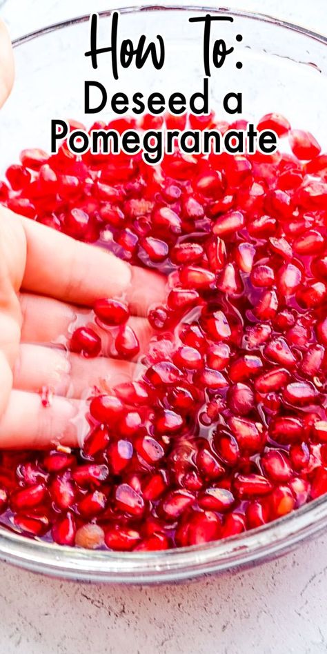 How to deseed a pomegranate the best way, and your hands will not be stained! Peel Pomegranate How To, How To Eat A Pomegranate, Wholesome Breakfast Ideas, Stained Hands, Plate Recipes, Pomegranate Recipes, Gluten Free Sides Dishes, Thanksgiving Dinner Recipes, Spiralizer Recipes