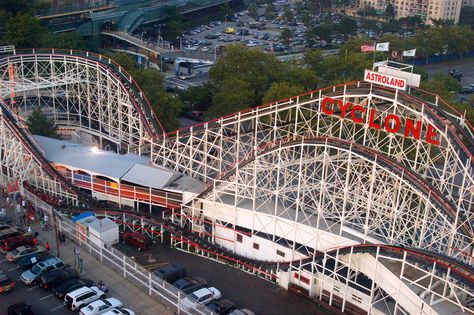 Best Roller Coasters, Wooden Roller Coaster, Vis Dev, Mini Arcade, Theme Parks Rides, Roller Coasters, Bird Houses Diy, Amusement Parks, Vintage New York