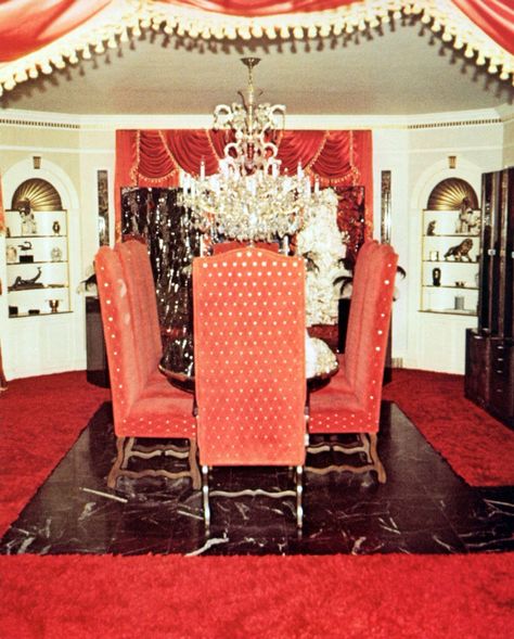 Dining room and Graceland Elvis House, Elvis Graceland, Elvis Cd, Graceland Mansion, Elvis Presley House, Elvis Collectors, Graceland Memphis, Presley Family, Graceland Elvis