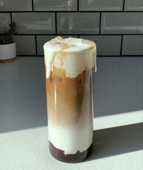 Coffee Foam Aesthetic, Iced Mocha Aesthetic, Mocha Coffee Aesthetic, Mocha Aesthetic, Homemade Iced Coffee Recipe, Cheese Foam, Coffee Frother, Ice Latte, Iced Lattes