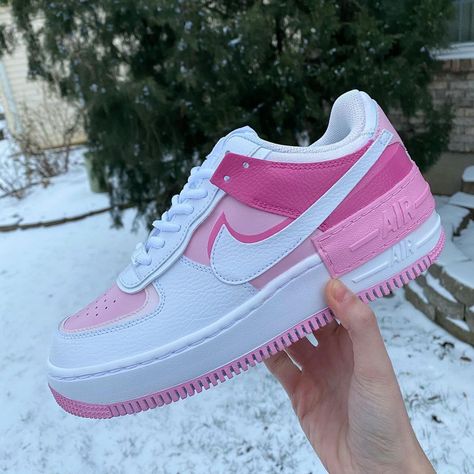 Barbie Pink Shoes, Pink Air Force 1, Water Resistant Shoes, Pink Nike Shoes, Custom Barbie, Nike Shoes Girls, Barbie Shoes, Shoes For Girls, Barbie Style