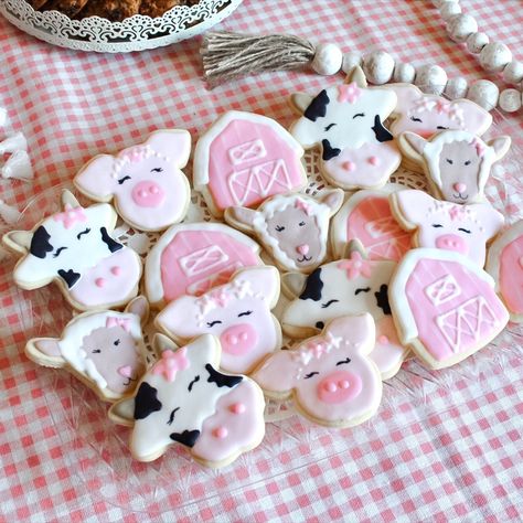 The Ultimate "Pink Barnyard" Farm-Themed Birthday Party for Girls - Shop with Kendallyn Girls Farm Birthday, Farm Birthday Cakes, Cow Birthday Parties, Farm Cookies, 2nd Birthday Party For Girl, Barnyard Birthday Party, Farm Theme Birthday, Farm Animals Birthday Party, Farm Themed Birthday Party