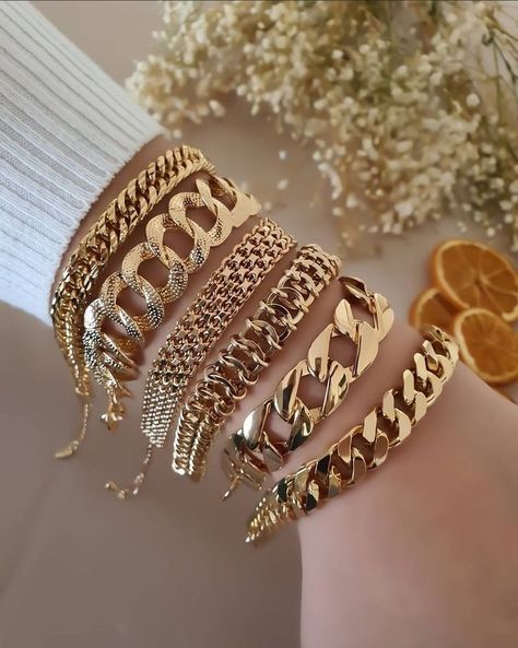 Stylish Gold Earrings, Necklace Women Gold, Women Gold Chain, Gold Bracelets Stacked, Diamond Bangles, Gold Chain Design, Mexican Jewelry, Jewelry Accessories Ideas, Chunky Jewelry