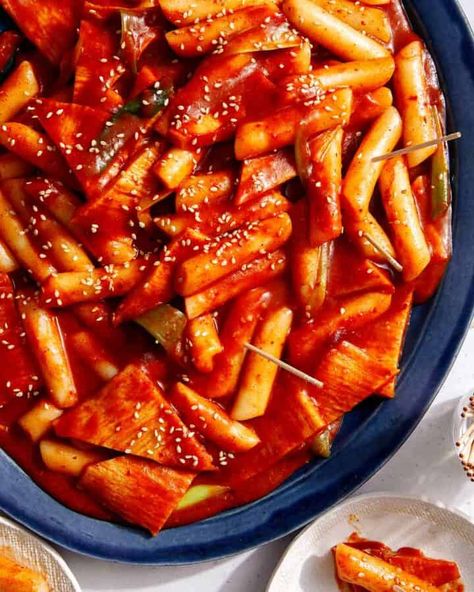 Make Tartar Sauce, Tteokbokki Recipe, Spoon Fork Bacon, Spicy Rice, Korean Street Food, Korean Dishes, Toasted Sesame Seeds, Korean Street, Spicy Sauce