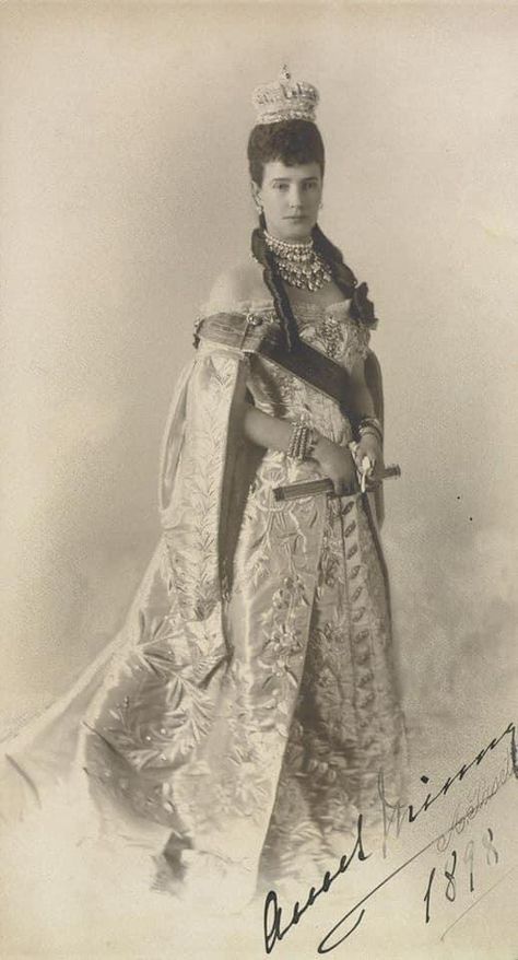 Empress Maria Feodorovna, Familia Romanov, Maria Feodorovna, Alexandra Feodorovna, Queen Alexandra, Romanov Dynasty, Tsar Nicholas Ii, Court Dresses, Royal King