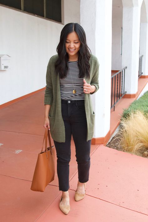 Casual Chic Outfits Midsize, Business Casual Rainy Day Outfits Spring, Casual Teacher Outfits Midsize, Fall Jeans Outfit Casual Work, Tan Flats Outfit Work, Straight Leg Black Pants Outfit, Black Straight Leg Pants Outfit, Straight Leg Black Jeans Outfits, Suede Flats Outfit