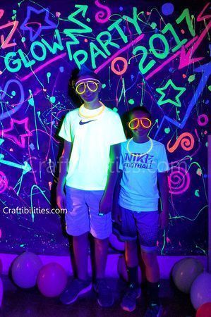 Glow Photo Booth, Glow Party Photo Booth Backdrop Ideas, Glow In The Dark Photo Booth, Neon Party Photo Booth, Highlighter Party, 80s Backdrop, Paint Backdrop, Diy Black Light, Backdrop Easy