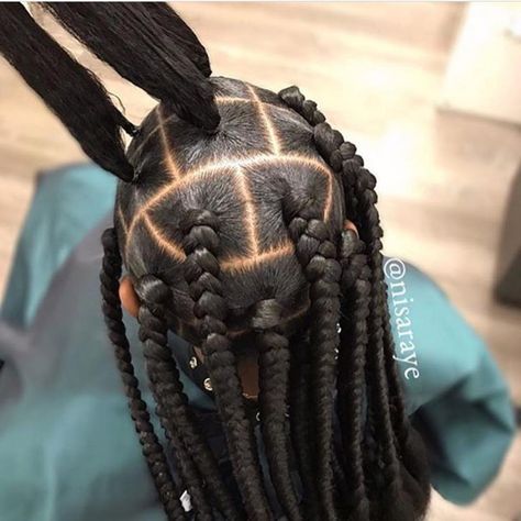 Rate braids 1-10 😍👇🏿 @nisaraye Box Braids Parting Pattern, Braids Parting Pattern, Parting Pattern, Box Braids Parting, Braids Parting, Triangle Box Braids, Big Box Braids, Blonde Box Braids, Short Box Braids