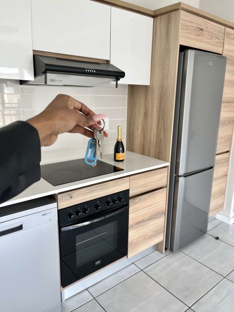 New Home Astethic Keys, Condo Keys Aesthetic, House Deposit Aesthetic, Own Apartment Goals Keys, New Apartment Aesthetic Keys Black Woman, New House Black Woman, Buy House Aesthetic, New House Asthetics, Buying An Apartment Aesthetic