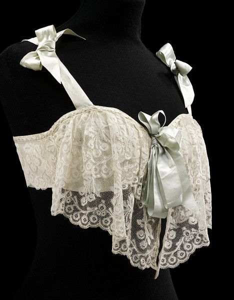 1905 Bust bodice - Satin and Machine Lace with pale grey ribbon. Early version of a bra. (http://collections.vam.ac.uk) Lingerie Latex, 1900s Fashion, Lingerie Vintage, Hoop Skirt, Edwardian Fashion, Victoria And Albert Museum, Vintage Lingerie, Historical Clothing, Mode Vintage