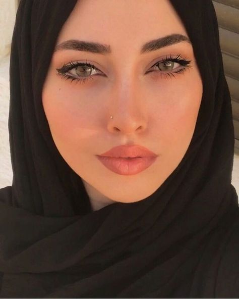 Beau Hijab, Hijab Makeup, Black Hijab, Estilo Hijab, Eye Close Up, Stile Hijab, Modern Hijab, Modern Hijab Fashion, Glow Skin