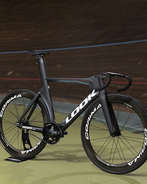 LOOK Cycle on Instagram: “Get ready to challenge the velodrome ��👊🏼 Inspired by the success and concepts of its precursor, the R96, this new track machine is produced…” Jay Jo Fixie Bike, Fixie Gear Bike, Track Bike Fixed Gear, Windbreaker Bikes, Look Fixed Gear, Jay Jo Bike, Fixed Gear Bike Wallpaper, Fixie Bike Aesthetic, Velodrome Cycling