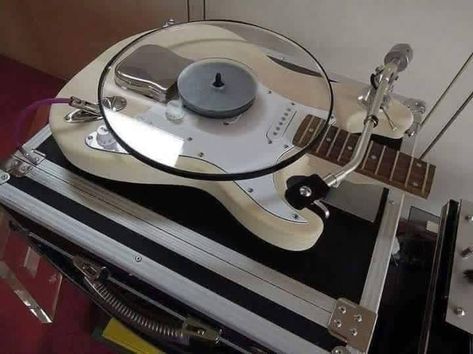 Guitar Music, Record Players, Cool Guitar, Room Inspiration Bedroom, Record Player, Dream House Decor, My New Room, Aesthetic Room, New Room