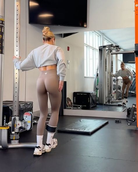 Emma Troupe on Instagram: "Cable only GLUTE workout 🍑

some of my favourite cable moves right here that will actually got the glutes beyond litty lit 💁🏼‍♀️🔥

all straight from my new december challenge launching on my app today - 50% off ends soon 🫶🏼

10 of my top FAVOURITE workouts that can be done at your own pace throughout the last month of the year!

1️⃣ front squat 10-12 x 3
2️⃣ glute focused deadlift 8-10 reps x 3
3️⃣ single leg deadlift 8-10 reps x 3
4️⃣ kick backs 10-12 reps x 2
5️⃣ glute medius lift 10-12 reps x 2
6️⃣ step ups 8-10 reps x 3

#gluteworkout #legworkout #lowerbodyworkout #glutegains #fitnessmotivation #swipeworkout #gymworkout #cables #explore" Last Month Of The Year, Glute Medius, Step Ups, December Challenge, Single Leg Deadlift, Front Squat, Glute Workout, At Your Own Pace, Your Own Pace