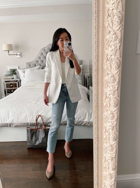 petite boyfriend blazer + straight jeans // casual Friday's work outfit for spring Petite Work Outfits, White Blazer Outfits, Long Linen Pants, Black Slim Pants, Business Casual Dress Code, Smart Casual Work, Look Jean, Extra Petite, Office Casual Outfit