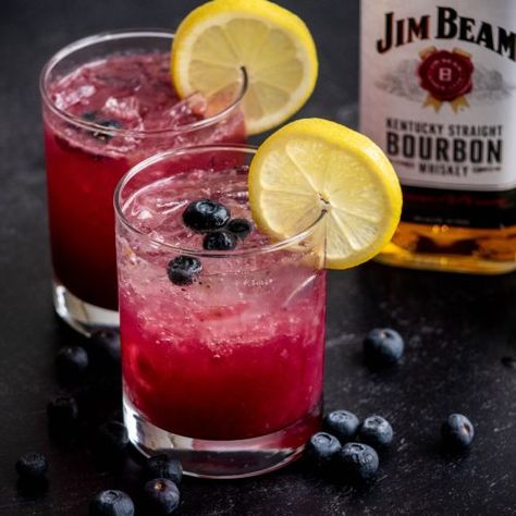 Blueberry Whiskey Lemonade - Jawns I Cooked Signature Drink Wedding, Guava Syrup, Bourbon Drinks Recipes, Blueberry Drinks, Whiskey Lemonade, Drink Wedding, New Year's Drinks, Grapefruit Vodka, Blueberry Vodka