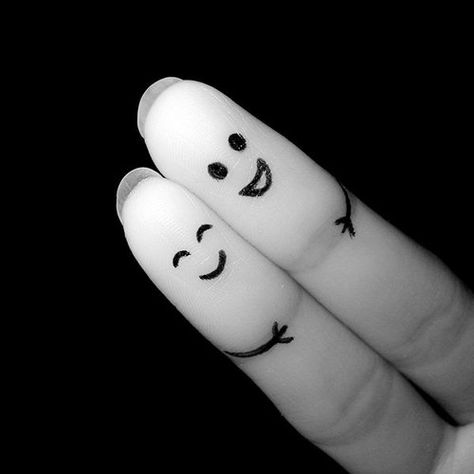 bff finger hug Funny Fingers, How To Draw Fingers, Finger Art, Couple Hands, Two Fingers, Conceptual Photography, Trik Fotografi, Black N White Images, Black White Photos