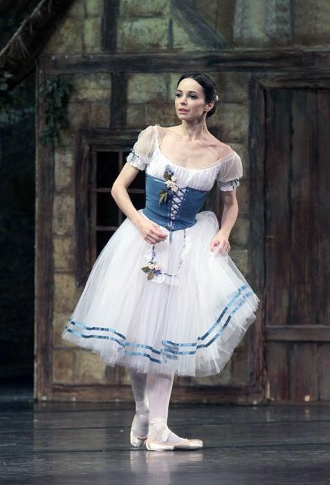 Giselle Ballet, Famous Ballerinas, Ballet Stage, Diana Vishneva, Ballet Giselle, Ballet Positions, Ballet Music, Ballet Performance, Tutu Ballet