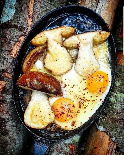 Camping & Hiking & Outdoor on Instagram: “Simdiden sonbahara bilendim :) . . . . . . . .…” Campfire Food, Fire Cooking, Campfire Cooking, Fried Eggs, Camp Cooking, Camping Food, Camping Meals, Food Obsession, Pretty Food