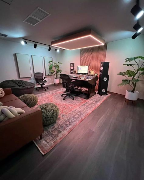 Studio Room Aesthetic, Music Studio Room Aesthetic, Music Studio Bedroom, Home Music Studio Ideas, Studio Room Design, Home Studio Design, Home Recording Studio Setup, Recording Studio Setup, Home Studio Ideas