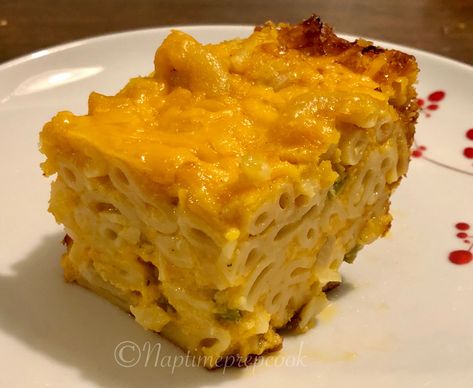 Bahamian Mac And Cheese Recipe, Spicy Macaroni, Bahamas Food, Bahamian Food, How To Make Macaroni, Cheesy Macaroni, Trinidad Recipes, Baked Mac And Cheese Recipe, Dinner Party Dishes