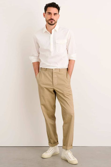 Mens Khaki Pants Outfit Casual, Khaki Men Outfit, Celana Khaki, Tan Pants Men, Tan Pants Outfit, Khaki Pants Outfit Men, Yellow Top Outfit, Beige Pants Outfit, Colored Pants Outfits