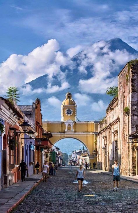 Antigua Guatemala una belleza impresionante   Foto: Cesar Santizo America Bucket List, Art Muse, Guatemala Travel, Art Simple, Travel Design, Central America, Travel Bucket List, Travel Bucket, Italy Travel