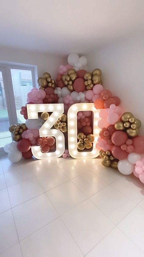 3oth Birthday Ideas, 30th Birthday Set Up, Girl 30th Birthday Ideas, 40th Birthday Themes For Women Party, 30s Birthday Party Ideas For Women, Girly 30th Birthday Ideas, 30th Birthday Backdrop Ideas, 30tj Birthday Party Ideas For Her, 30th Party Ideas For Women