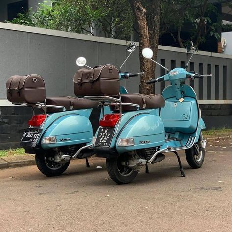 ALL ABOUT SCOOTER on Instagram: “RepostBy @jualvespa: "@thikoalfahry : . For Sale :  2 Unit Vespa New PX 150 Limited Th 2016. “ Collector item, Seri 70th Anniversary Vespa”…” Vespa Px 150 Custom, Lml Vespa, Vespa Px 200, Vespa Px 150, New Vespa, Classic Vespa, Vespa Piaggio, Vintage Scooter, Motos Vintage