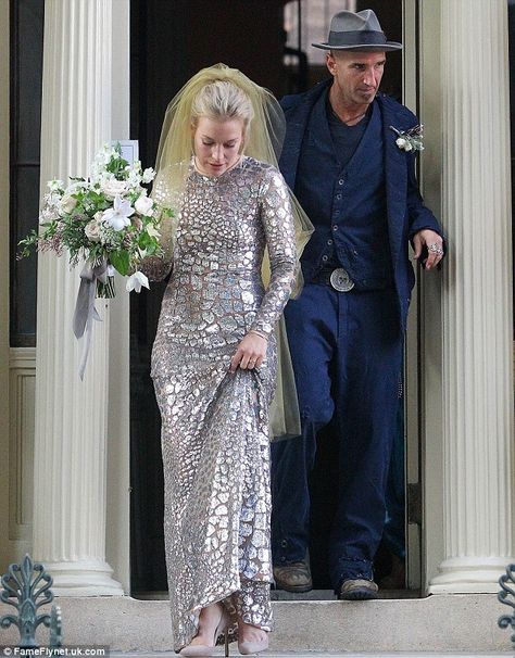 Piper Perabo weds in Michael Kors, July 2014 Famous Wedding Dresses, Piper Perabo, Celebrity Wedding Photos, Celebrity Bride, Diy Cushions, Furniture Rustic, Celebrity Wedding Dresses, Celebrity Wedding, Wedding Dresses Photos