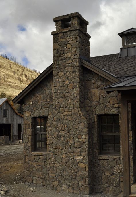 Flatwillow Moss Rock | Select Stone Chimney Exterior, Chimney Design, Stone Cabin, Stone Exterior Houses, Rock Quarries, Log Cabin Furniture, Stone Chimney, Chimney Cap, Rock Fireplaces