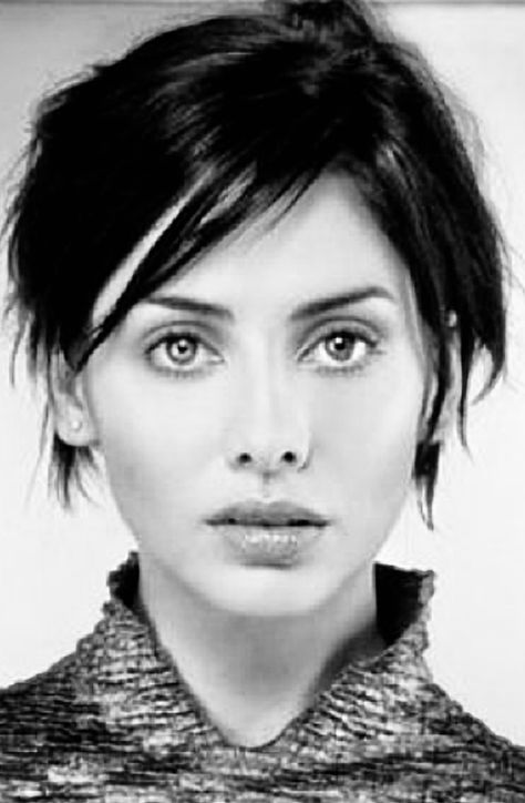 Natalie Umbriglia, Natalie Imbruglia Short Hair, Short Permed Hair, Short Choppy Haircuts, Natalie Imbruglia, Permed Hair, Choppy Haircuts, Lady Art, Short Haircut