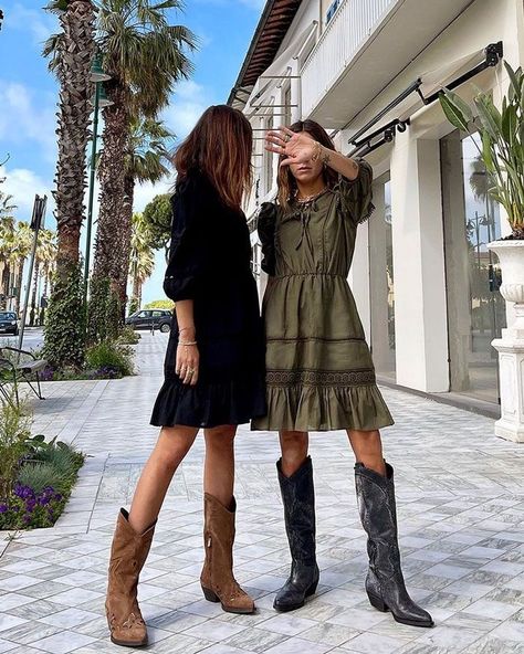 Top 15 Instagram influencer outfits of the week Cowboy Boots Dress Outfit, Winter Vaquera Outfits, Cowgirl Boots And Dress Outfit, Outfit Vaquera, Instagram Influencer Outfits, Cowboy Boots Outfit Fall, Cowboy Boots Outfit Winter, How To Wear Cowboy Boots, Cowboy Boots Street Style