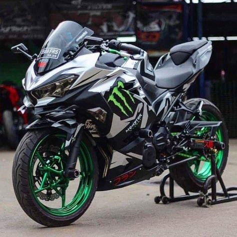 Kawasaki Motorcycles Sport Bikes, Kawasaki Ninja Bike, Ninja Bike, Yamaha R3, Week Outfits, Ninja 400, Cool Dirt Bikes, Kawasaki Bikes, Motorcross Bike