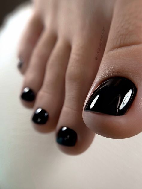 Black Pedicure, Purple Toe Nails, Black Toe Nails, Maquillage On Fleek, Trends Nails, Toe Nail Color, Pretty Toe Nails, Kiss Nails, Cute Toe Nails