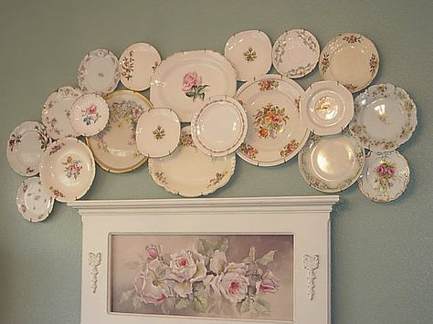 Antique plates as wall art! Kitchen or dining room = YES! Plates On The Wall, Plate Collage, Old Plates, Plate Wall Decor, China Dishes, Pretty Plates, Plate Wall, Plate Decor, Antique Plates