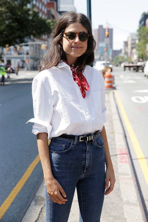 The Man Repeller, Scarf Trends, Leandra Medine, Ways To Wear A Scarf, How To Wear A Scarf, French Girl Style, Estilo Chic, Hermes Scarf, How To Wear Scarves